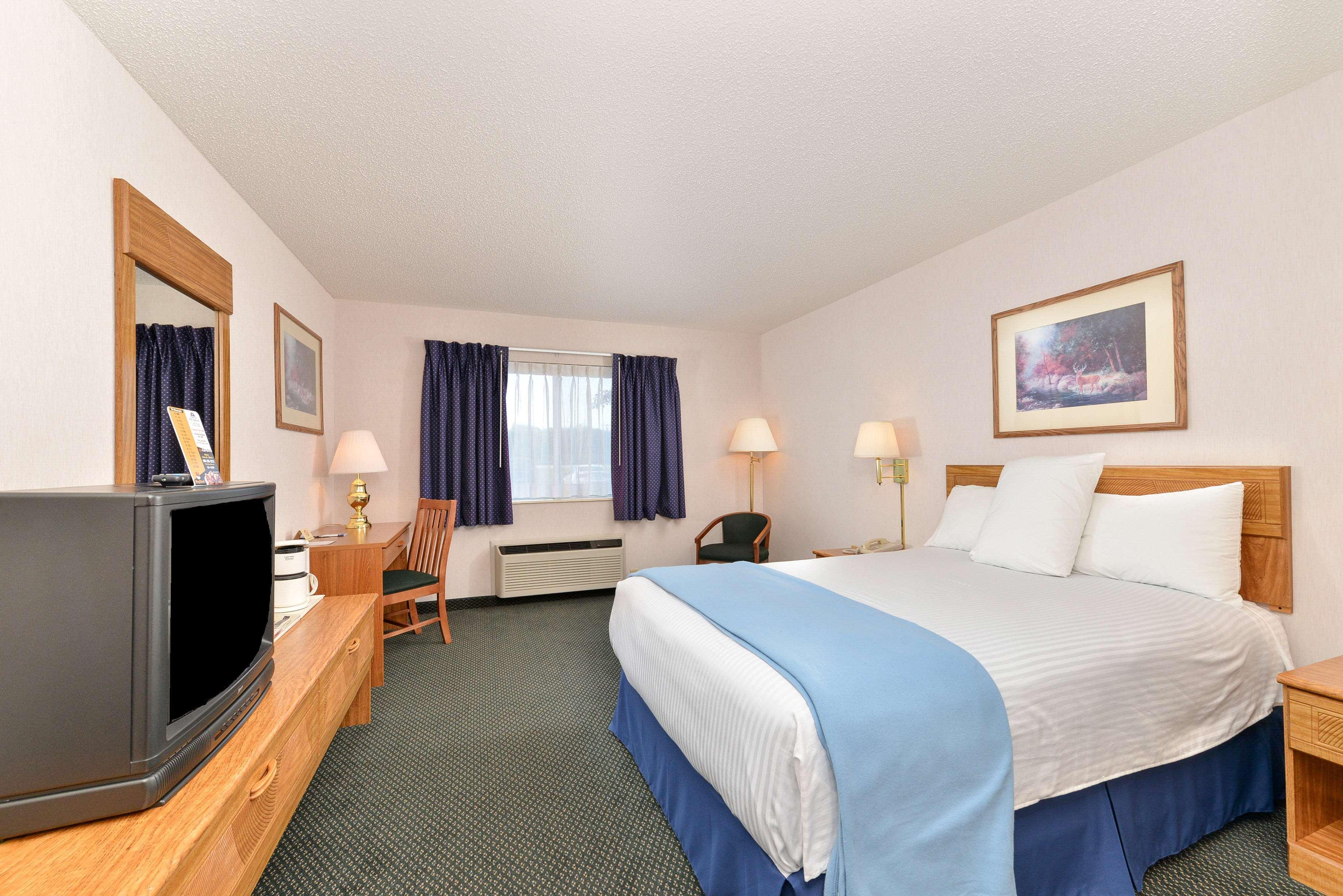 Americas Best Value Inn & Suites - Tahquamenon Country Newberry Exterior foto