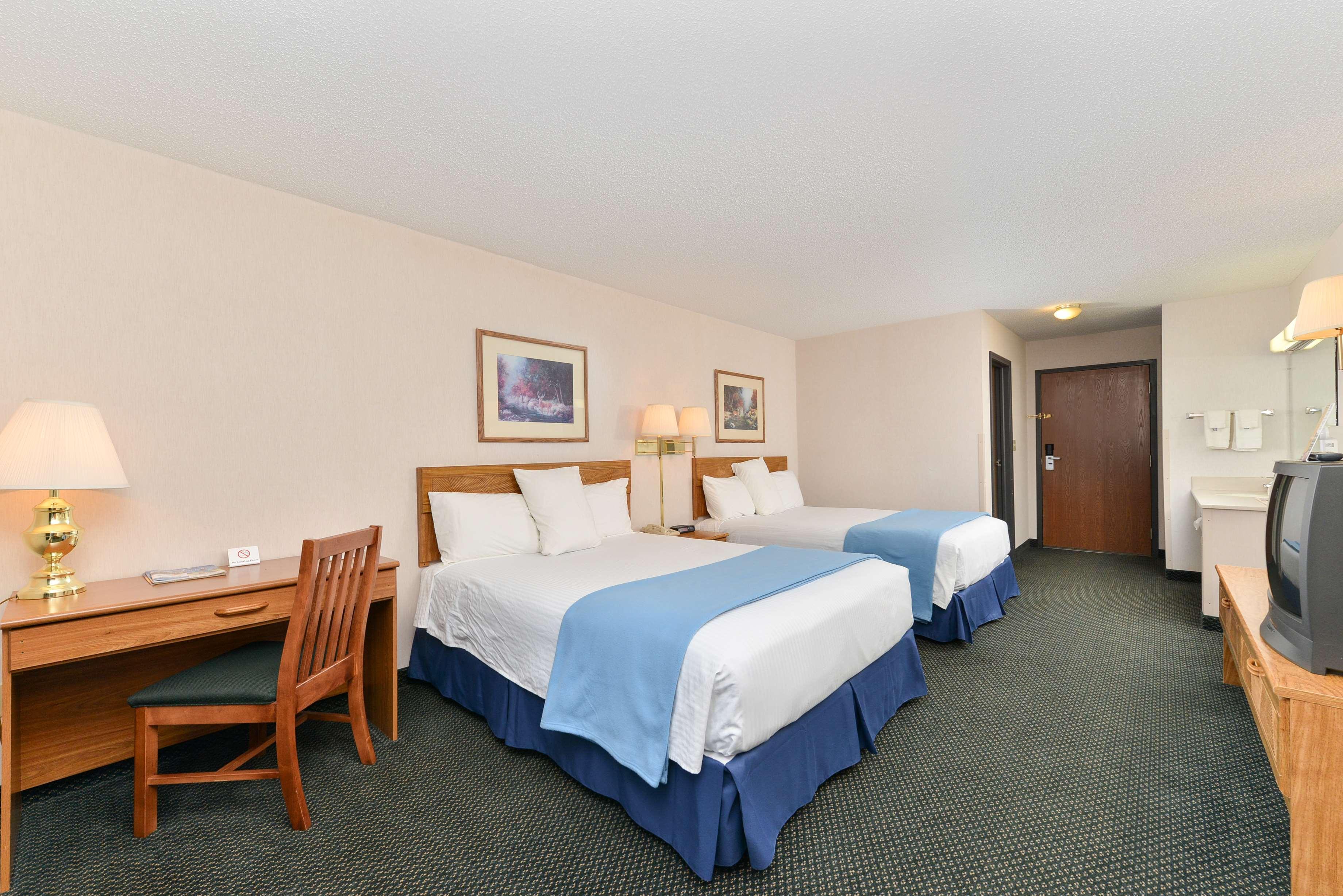 Americas Best Value Inn & Suites - Tahquamenon Country Newberry Exterior foto