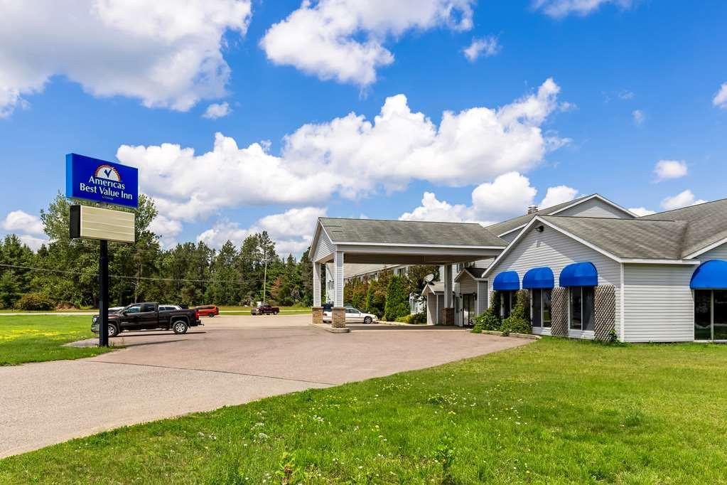 Americas Best Value Inn & Suites - Tahquamenon Country Newberry Exterior foto