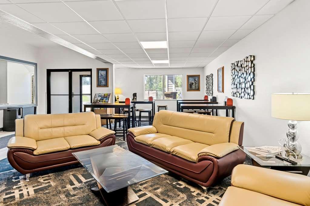Americas Best Value Inn & Suites - Tahquamenon Country Newberry Interior foto