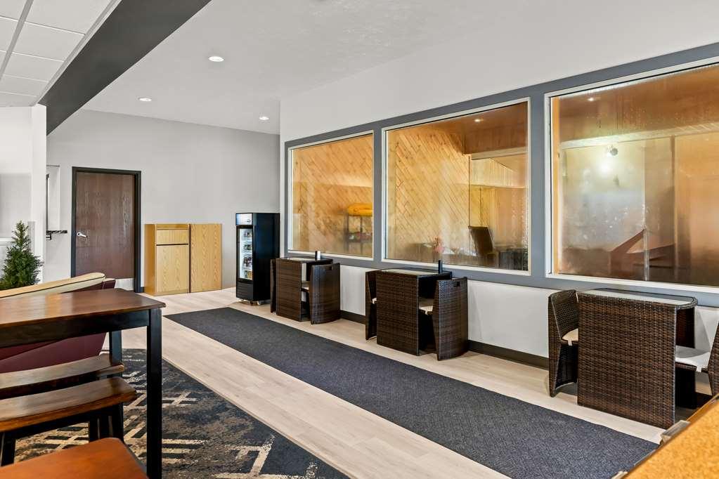 Americas Best Value Inn & Suites - Tahquamenon Country Newberry Restaurant foto