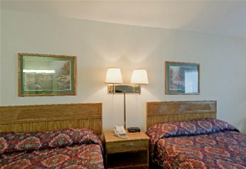 Americas Best Value Inn & Suites - Tahquamenon Country Newberry Zimmer foto